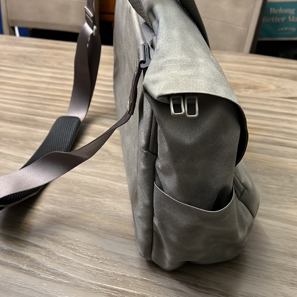Lululemon Early Embark Duffel Bag View 4